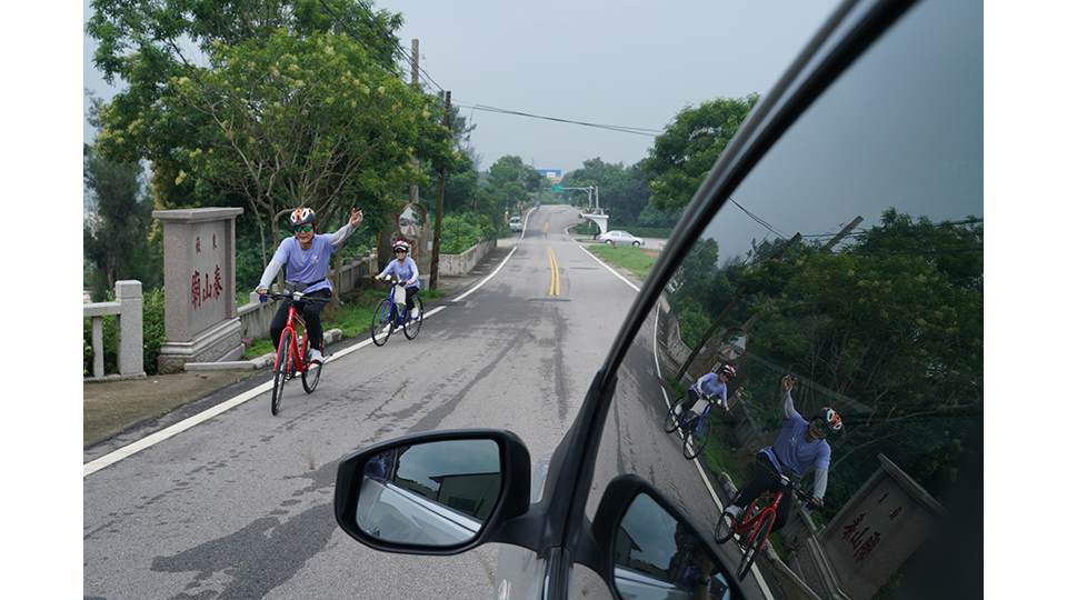 民眾的愉快神情是鼓勵塔山電廠持續舉辦自行車活動的動力。